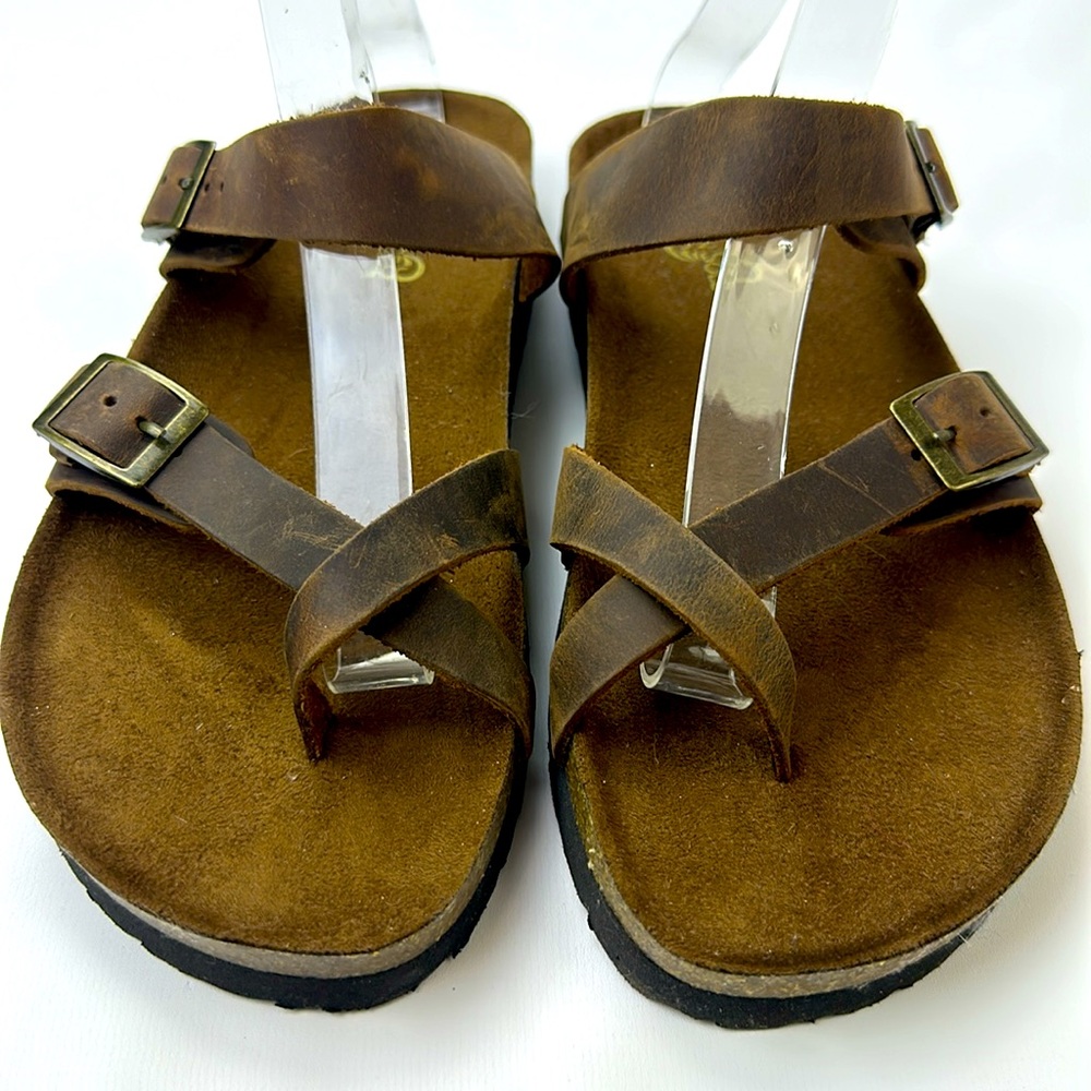New. Mountain Sole Genuine Leather Upper Sandals. Never Worn. Women’s 10.